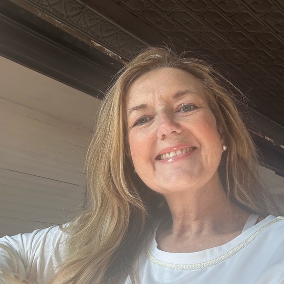 Meet your Posher, Stacy - Picture 15 of 16